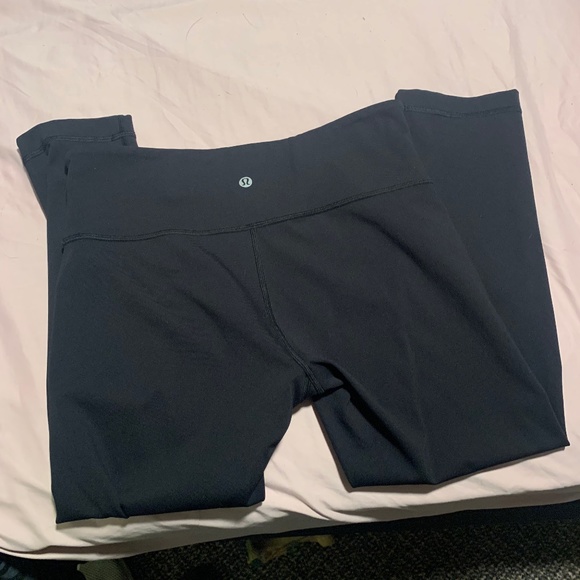 Lululemon Black Leggings - Wunder Under Crop